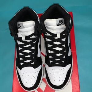 Nike Dunk High Panda Size 7M/8.5W